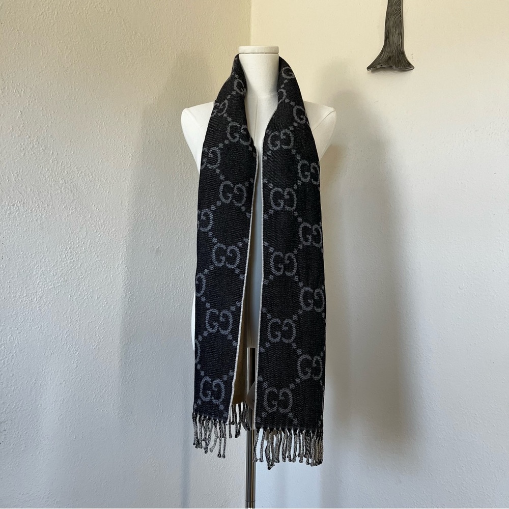Gucci GG Monogram Grey/Ivory Reversible Wool Fringe Scarf + Box